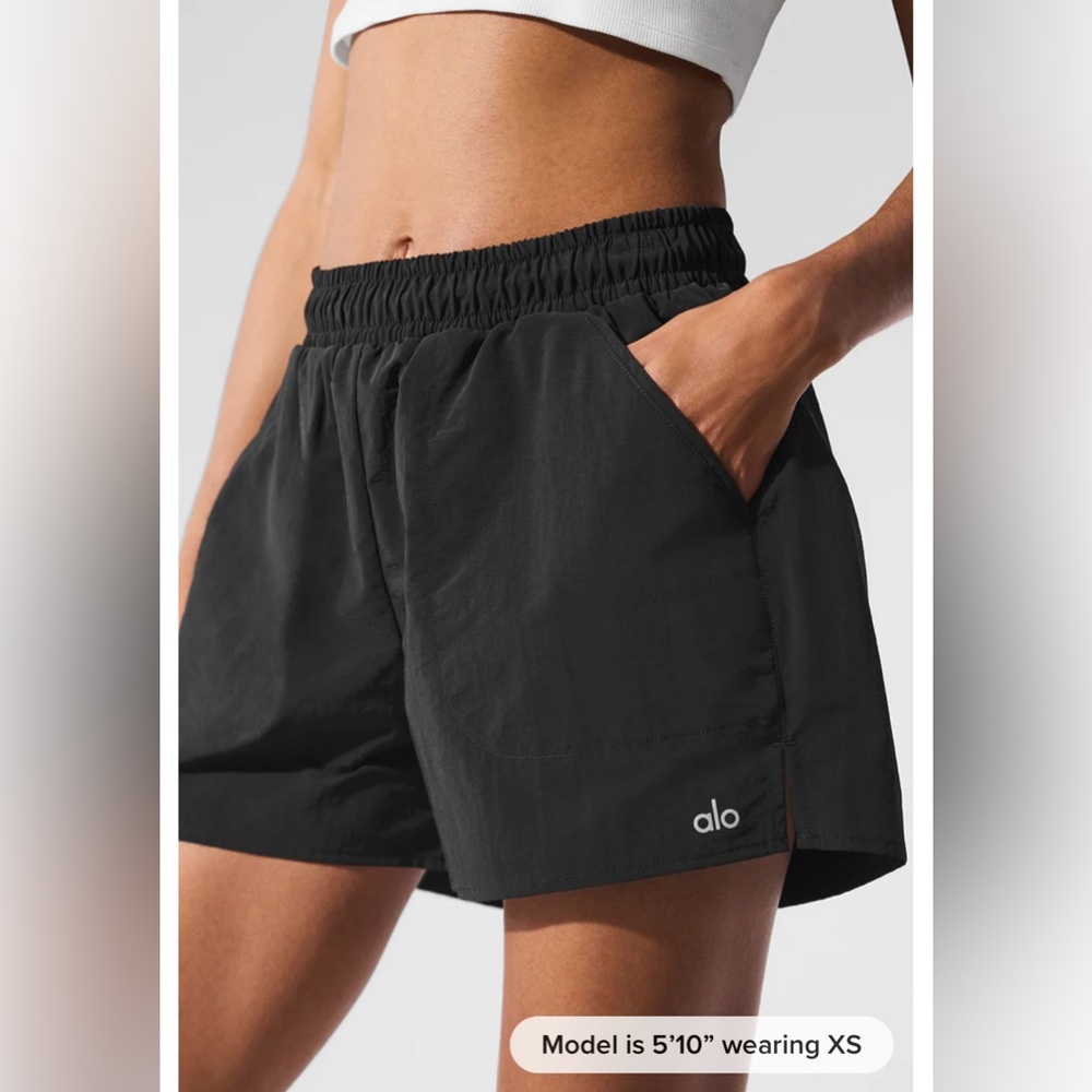 ALO Alumni Shorts in Black (Size XS). - Picture 3 of 6